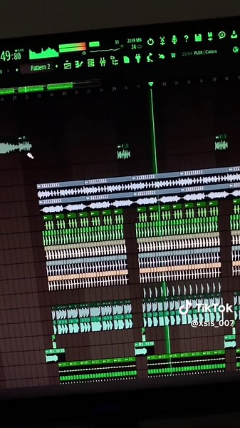 วิดีโอของ X SIS (@xsis_007) พร้อมเพลง เสียงต้นฉบับ - X SIS