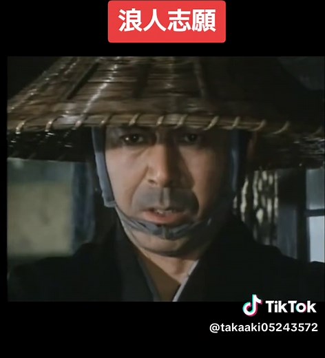 今回の動画は昭和49年放送テレビ時代劇｢荒野の素浪人･第2シリーズ｣第3話｢狼の挽歌｣を紹介します。 峠九十郎を浪人道の師たる人物として教えを乞う若侍･本堂糺(ただす)。本堂は藩の家老を奸族として斬り脱藩の身でした。その指示を出したのは家老の後釜に座った浜田帯刀でした。本堂の許婚の千代は浜田の娘ながら本堂を追って出奔します。九十郎は二人の幸せを願って別れます。三年後に出会った二人は、千代は岡場所の女郎に身を落とし、本堂は隻眼の凄腕の｢死神｣として九十郎の前に姿を現すのでした。 #昭和のテレビ時代劇 #三船敏郎