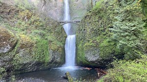 18K views · 186 reactions |  Multnomah Falls is one of the most photographed waterfalls in the world! ❤️ It plummets over 600 feet with a picturesque bridge in the foreground that’s enjoyed by more than 2 million visitors each year.  It’s located in Cascade Locks, Oregon which is one of our 25 Amazing Small Towns To Visit In 2024. | Bill On The Road | Facebook