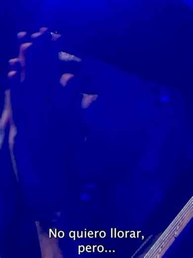 Vanesa Martín on Instagram: "BILBAO El viernes pasado hicimos nuestro último concierto del año. Casa Mía entra en boxes por Navidad!!! Fue especialmente emotivo, además. Y me dejó una huella bonita, durante el concierto pensé muchas cosas. Y repasé muchos momentos míos y vuestros, q me habéis dado. El mayor y mejor premio, la SALUD. ❤️❤️❤️ Os ADORO!!!! Gracias por tanto siempre Muah @ionvillarmakeup Gracias @thomassabo por regalarme esos anillos y esos pendientes tan preciosisisisimooooos!!!! @