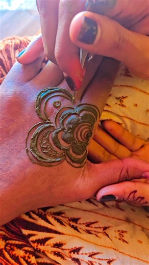 @كوثر،🕊️🌴 #moona_mobeautysalon #wajir #henna #fyp #viralvideo