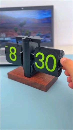 A super high-end automatic page-turning clock
