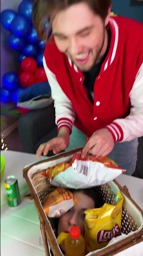 He great food basket face-off prank 🧺🧠 #noggin #challenge