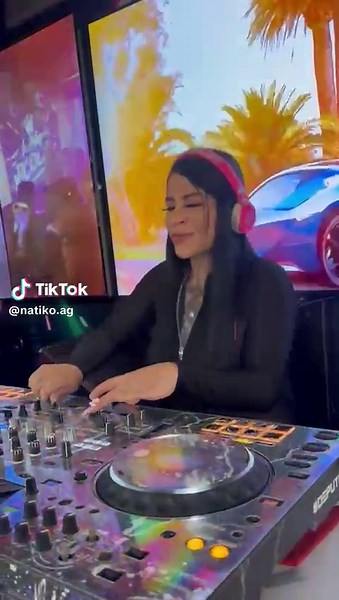 Celebrando la Guaracha: Música y Baile