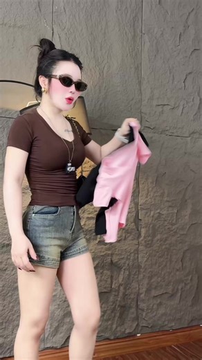 Áo phông cổ tim hè mát đẹp — 3 màu thời thượng