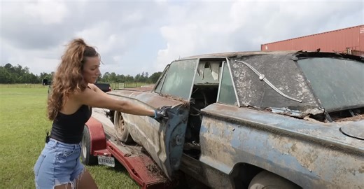 1965 Ford Thunderbird Is Opened for the First Time in 40 Years, This Is What Owners Found