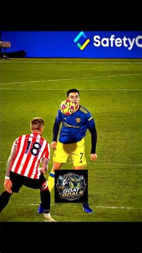 Ronaldo’s INSANE Shoulder Skill 🤯🔥 | Football Magic You Can’t Miss!#cr7 #football #ronaldovsmessi