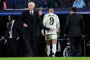 Injured Mbappé jeered in Real Madrid’s quarterfinal exit in the Champions League
