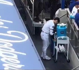 723K views · 10K reactions | Shohei Ohtani made sure to get water for a number of his Dodgers teammates in the middle of the game. Zero ego detected from this man  Via Dan Clark/X | Dodgers Nation | Facebook