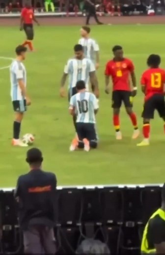 15K views · 503 reactions | Messi mostrou que não era o sósia dele, mas ele mesmo, e fez isso. Os angolanos nada podiam fazer senão cometer falta. Visite e subscreva-se em sportjogos.com e conecta-se ao Desporto Nacional | Sport Jogos | Facebook