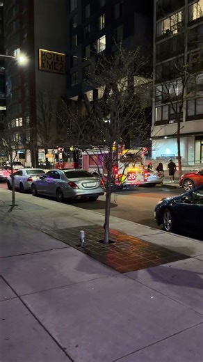 🚨Chicago Fire Department Engine 26 responding on E Ontario Street, March ‘26
