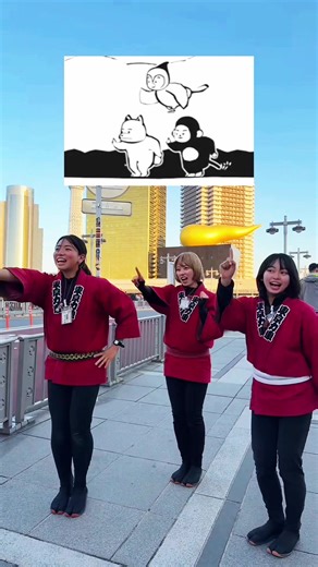 It's you who gives them millet dumplings!!🍡🍑 彼女たちにきびだんごを!!!❤️ We look forward to your likes and comments💬 Bookings via the profile URL!📕 ご予約、求人はプロフィールのURLからご確認ください!!! #人力車 #浅草人力車 #東京力車 #rickshaw #tokyorickshaw