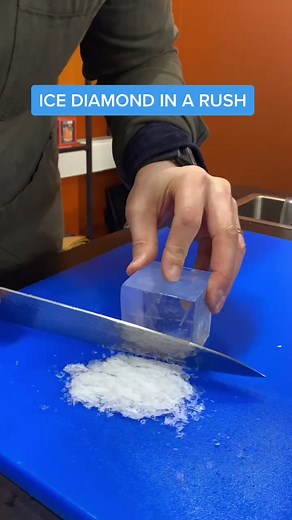 Not perfect but one step closer to cut it under 20 sec 🤩🧊🔪 #icediamond #clearice #icecutter #iceventura #iceventures