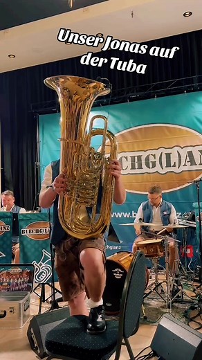 Jonas Lohmüller live auf der Tuba