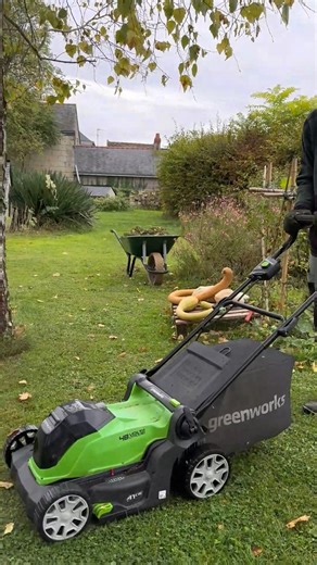 👉Découvrez LA méthode révolutionnaire pour ratisser et recycler vos feuilles mortes facilement 🎬👀 | ESPACE EMERAUDE