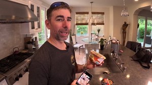 Blind chef tries instant ramen for the first time! Nongshim beef showdown