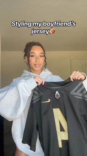 ZOE MOORE on Instagram: "cutting this vid down to 1:30 took forever😭 full vid on my tiktok @ zoexxmoore or link in bio (:"