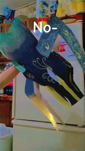 cd @decas_puppets I finally found my first puppet!#dragonpuppeteer #dragonpuppets #puppet #art