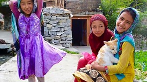 1.4M views · 3.2K shares | భారత్ పాకిస్థాన్ సరిహద్దులో ఉన్న ఈ గ్రామం ప్రకృతి అందాలు చూడటానికి రెండు కళ్లూ చాలవు | BBC News Telugu | Facebook