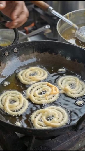 घर पर कुरकुरी और रसीली जलेबी कैसे बनाएं? | Easy Jalebi Recipe
