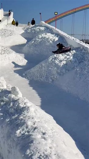 今日（12月31日）让我们共赴白山冰雪汇，赏演出、滑免费滑梯，一站式承包你的跨年快乐#白山冰雪汇 #东北 #抖音推广