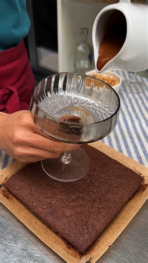 1.2M views · 2.6K reactions | Express Snickers Cake Cup! Fast track to fudge  | Chefclub Network | Facebook