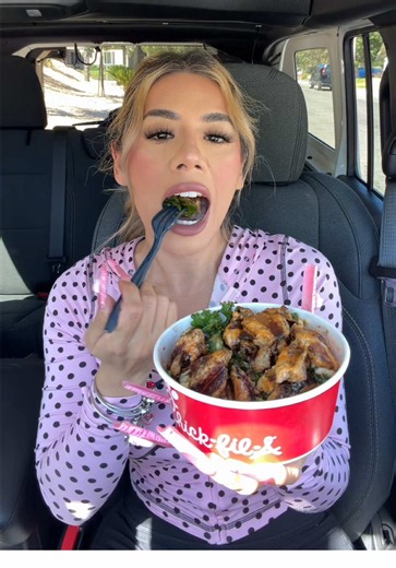 High protein & under 500 calories at Chic fil A with the help of the @MenuFit.app 🫶🏻 - Use code KAT for a free trial! #menufitpartner