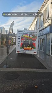 O Bon Toukan Basque est au marché du Château d'Oléron ce matin. Et comme c'est vendredi il y a du chili con carne car LE VENDREDI C'EST CHILI. Mais il y a aussi toutes nos autres spécialités. Demain nous serons au marché de St Trojan les Bains, dimanche au marché du Château. N'hésitez pas a passer commande, en plus il y a une nouveauté pour ce week-end : des coquelets a la broche. #rotisserie #specialitebasque #pimentdespelette #chiliconcarne #coqueletrôti #foodtruck #obontoukanbasque | O Bon To