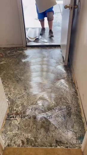 #Recuerdos #satisfying #ideas #cut #keepworking #tips #vinyl #fyp #flooring #💪 #longervideos #foryoupage #work #parati #installing | Pipkin