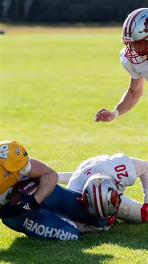 Wiesbaden Phantoms triumphiert über Fursty Razorbacks – Reimann geehrt, Göbel schreibt Geschichte Die Phantoms feiern am Samstag einen wichtigen Sieg gegen Fursty Razorbacks, der gleichzeitig den Ligaverbleib in der GFL2 bedeutet. O-Liner Steve Reimann wurde für sein 100. Spiel geehrt. Eine Fotostrecke mit über 130 Bildern der Bericht vom Spiel gibt es unter @wiesbadenaktuell (Link zur Seite in der Bio) @wiaktuell #wiesbadenaktuell #wi #wbn #americanfootball #regionalliga #football #wiesbaden #p