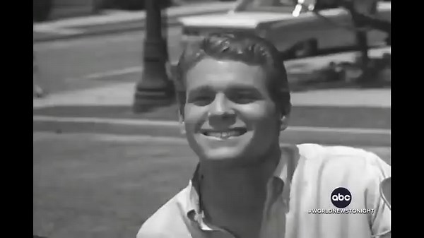 90K views · 3.9K reactions | Actor Ryan O’Neal, who’s best known for his roles in “Peyton Place,” “What’s Up, Doc?” and “Love Story,” has died at age 82. David Muir remembers his life and legacy. | ABC World News Tonight with David Muir | Facebook