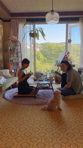 ป ร า ร ถ น า on Instagram: "もう一回気がついたら夏終わりそうところだった〜 今年ノ夏は初めて七色の雲見ました🌈☁️ まだ生き残っててよかった〜暑っけど🥵💦 毎年の夏ドキドキしながら過ごししてるからねw やっぱりまだ知らない事たくさんだ 自分の目で見て色々感じたいし この蝶？ガ？が出て来るには もうちょいグースベリー取れるという意味だ🍬 まだ緑 でもこの頃くらいが好きだけどね"