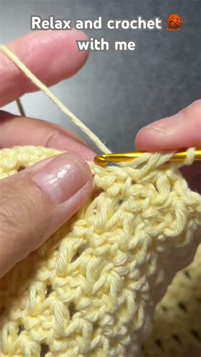 Small triangle #crochet #beginnersstitch #crochetdesigns #crochetcrosai #crochetideas