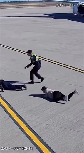 Airport Turmoil 😱 Toddler Pulled by Escalator Mom’s Heroic Move Saved the Day! #shorts #sora