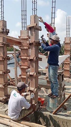Traditional construction method: installing tie rods for 2nd-floor column formwork.