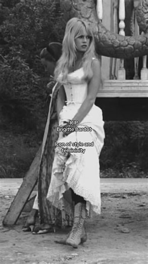 Brigitte Bardot was a style icon of the 1950s–1960s, revolutionizing fashion with natural, playful, and bold looks. Key style signatures 🗝️ - Bardot neckline: Off-the-shoulder tops/dresses emphasizing femininity. -Bikini & beach vibe: Popularized the bikini and made Saint-Tropez iconic -Gingham checks: Famous pink wedding dress in vichy pattern🍒 -Ballet flats: Turned them into everyday chic from her dance background 🩰 -Beehive hairstyle (choucroute/babette): Voluminous, teased updo with effor