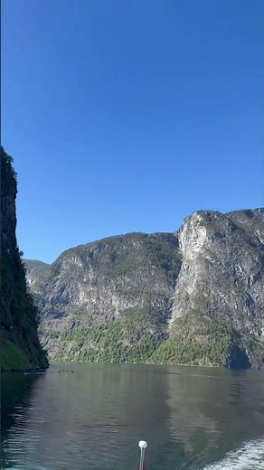 【世界1の絶景‼️】北欧のソグネフィヨルド🤩快晴のクルーズ船に乗っての絶景スポット動画😍 #ソグネフィヨルド #フィヨルド #絶景