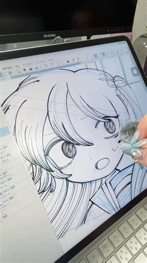 曲線を一発で上手く描くには、画用紙に丸を埋まるくらい描くと手首で感覚を覚えるので線が柔らかくなります。