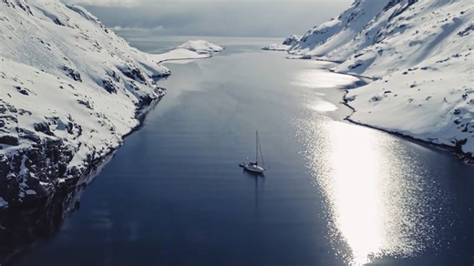 Alone at sea - Facing winter’s wrath under sail