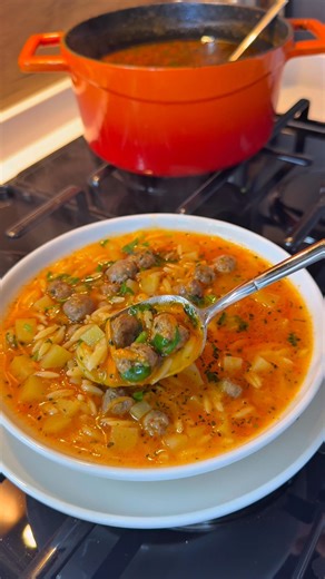 Hem çorba hem anayemek😍 #recipe #tarif #food #çorba #soup #köfte #şehriyeçorbası #köfteliçorba