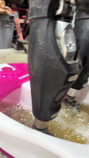 Imagine h8ting on me and im just over here living my best life like 💁🏻‍♂️ 😂 #limblossboss #dreamteamprosthetics #myleglesslife *disclaimer* I used old worn/broken feet for all of my skits- I do not recommend using any prosthetic you rely on/and/or is under manufacturer warranty for silly skits on the internet.