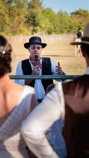 Chez nous, il y a les taureaux, les traditions Camarguaises … et Olivier et son micro 🎤 Certains disent qu’il pourrait faire un discours sur la Camargue… même sans public 😉 Une chose est sûre : quand il commence à raconter la Camargue, on ne voit plus le temps passer ❤️ #ManadeBoch #TraditionsCamarguaises #discourspassionnant #montpellier #transmission #partage #teammicro #discours #explication La manade Boch, domaine d’exception situé entre Nîmes et Montpellier, au cœur de la nature Camarguai