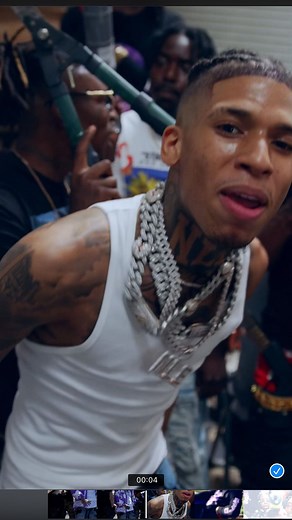 NLE CHOPPA 😳 on Instagram: "Is This Why You Mad She Choosing? 🤷🏽‍♂️🤦🏽‍♂️😮‍💨🔥 SLEAZY FLOW FREESTYLE LINK IN BIO OUT NOW"