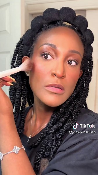 How to Achieve a Flawless Neutral Makeup Look