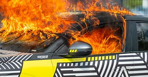 Incendie de batterie: pourquoi les pompiers préfèrent les Renault (vidéo)