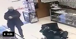 Arm-less man robs a store - Video
