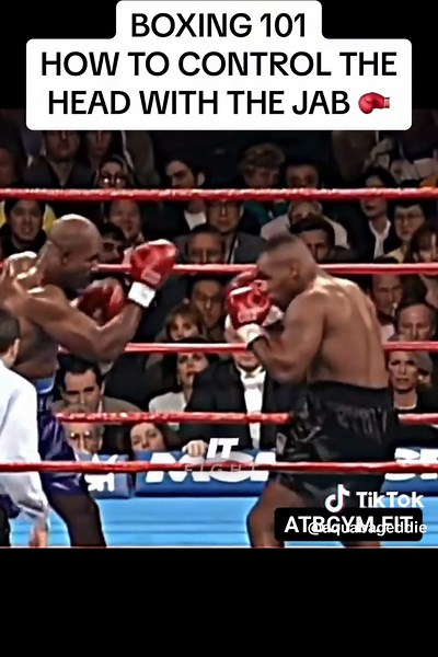 In the 80’s Tyson was unstoppable.After spending time in jail, he was never the same. Hollyfield studied Tyson and used his boxing IQ to fusttrate Tyson. Here is a great tactic user by Holyfield. ##boxing##jab##howtobox##Aquabag##tyson ##miketyson##hollyfield##tysonvsholyfield