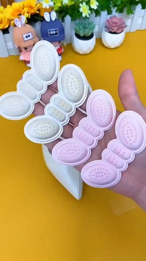 10K views · 102 reactions | Comment for link #heelcushionpads #shoepainrelief #shoecomfort #selfadhesivepads #footcare #looseshoesfix #shoesolution #comfortpads #blisterfree | NewGen Gadget | Facebook