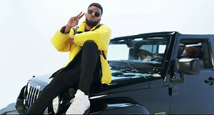 Lefa avance « Bi Chwiya » dans son nouveau clip ! [VIDEOCLIP]