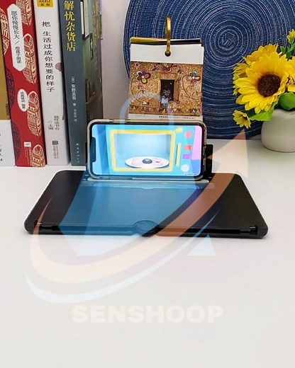 📱💥 مكبر الشاشة لي غيبدّل طريقة تفرجك! تعبت تشوف في تلفونك الصغير؟ 😩 مع مكبر الشاشة الجديد، كلش يولي كبير وواضح 👀 الأفلام، المباريات، ولا حتى اليوتيوب 🔥 تشوفهم مرتاح بلا ما تجهد عينيك! ما يحتاج لا شحن لا بطاريات ⚡ تحط تلفونك وهاك تشوف بعينيك الفرق 😍 خفيف، سهل النقل، وتقدر تستعملو وين ما كنت — في الدار، الخدمة ولا حتى في السفر 🧳 | Senshoop